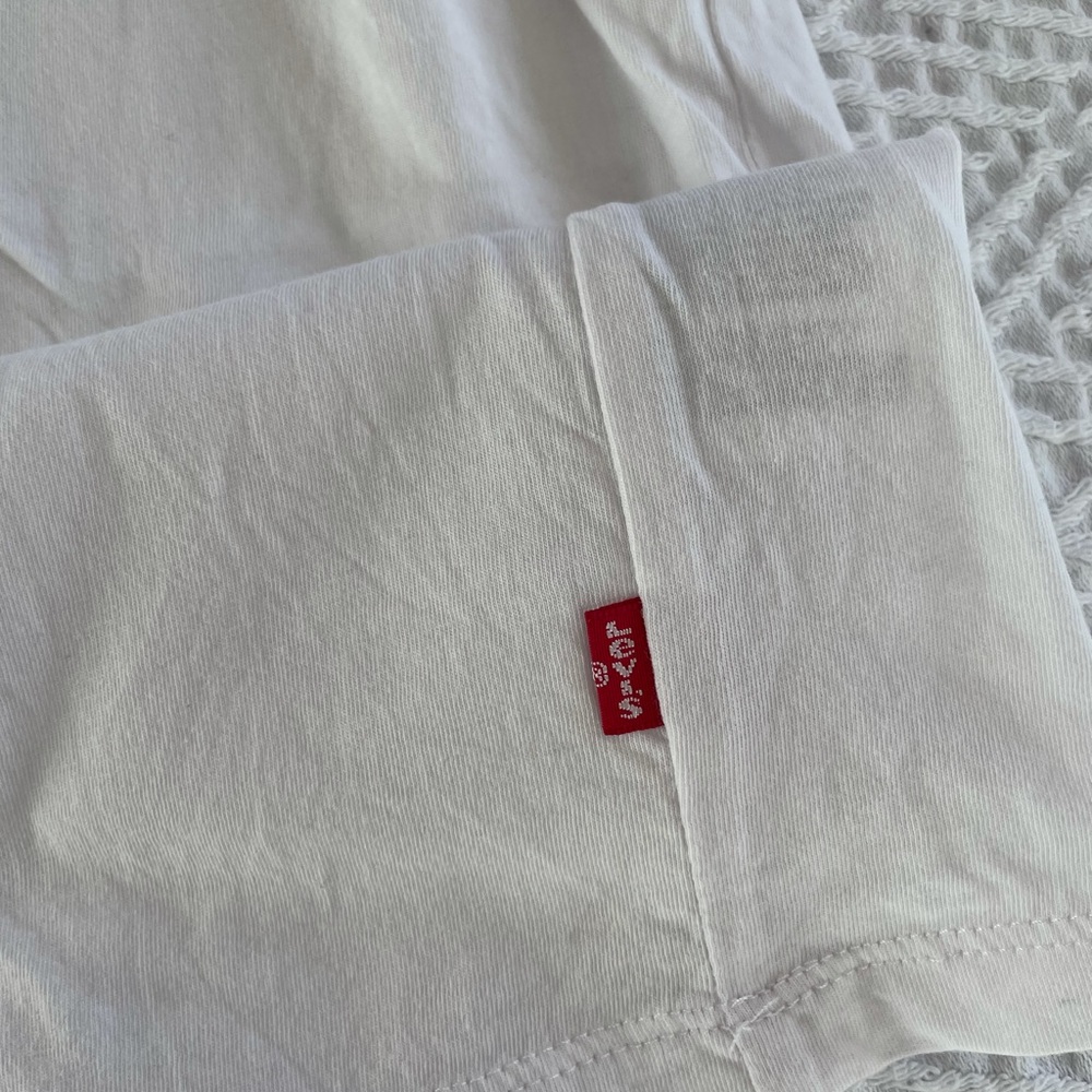 Levi’s Short Sleeve Shirt NWOT - Picture 4 of 6